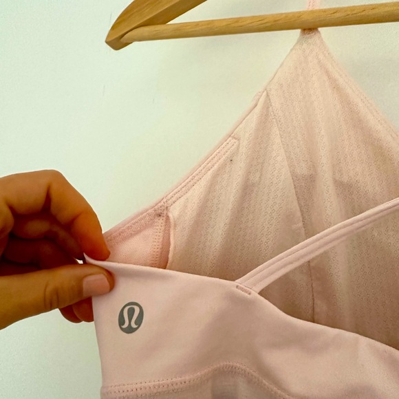 Strappy Lululemon top with removable padding - Picture 4 of 4